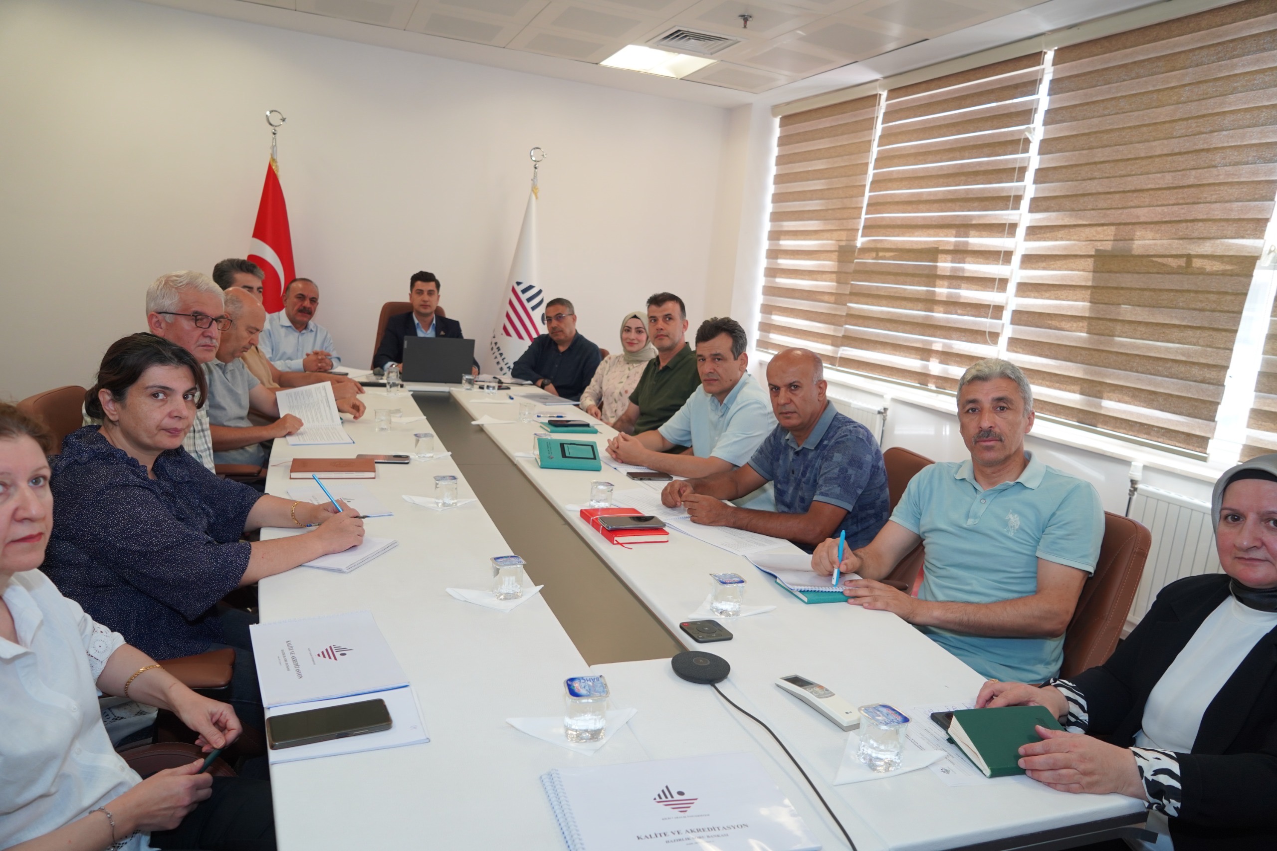 Kalite ve Veri Yönetimi Koordinatörlüğü İdari Birim Yöneticileriyle Bir Araya Geldi
